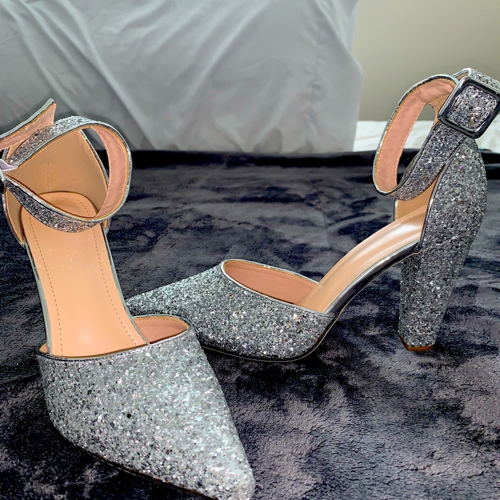 SHEIN SPARKLE PUMPS SZ 10– NWT—